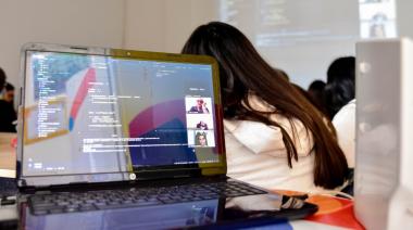 Hackatoneando con Scratch: encuentro de programadores en los Polos Creativos