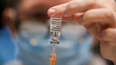 AstraZeneca y Oxford producirán una nueva vacuna contra las variantes del coronavirus en el segundo semestre
