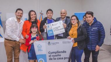 El Municipio de Ushuaia entregó viviendas y créditos para la construccion de las viviendas ProcreAr