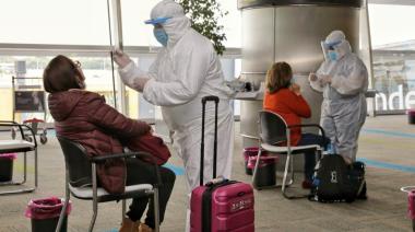 Un total de 16 pasajeros dieron positivo en los testeos que se hicieron en Aeroparque y Ezeiza