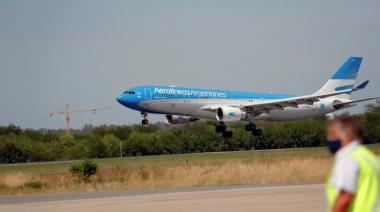 Llegó a Ezeiza el avión de Aerolíneas Argentinas con la segunda tanda de 300.000 dosis de la vacuna Sputnik V