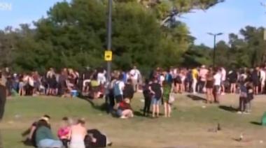 Descontrol en Año Nuevo: sin tapabocas ni distancia social, miles de jóvenes festejaron en parques y plazas de CABA