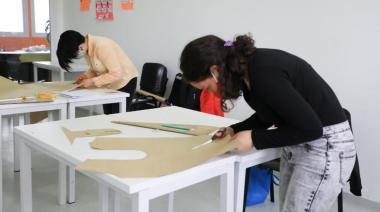 Más de 200 jóvenes participan de los talleres de verano en "Casa de Jóvenes"