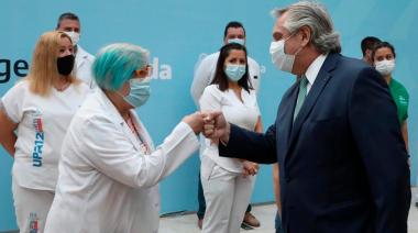 Fernández anunció un bono por 6.500 pesos para personal de salud durante tres meses