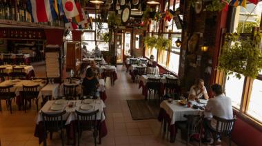 El Gobierno pagará un bono de hasta $18.000 a trabajadores gastronómicos independientes afectados por las restricciones a la movilidad