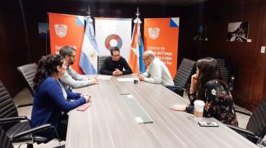 Gobierno firmó convenio con OSEF para mejorar la atención de los pacientes derivados