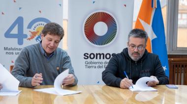 El gobernador Melella rubricó una nueva recomposición salarial para el sector docente