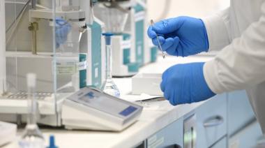 El principio activo para fabricar la vacuna de Oxford-AstraZeneca parte hoy desde la Argentina hacia México