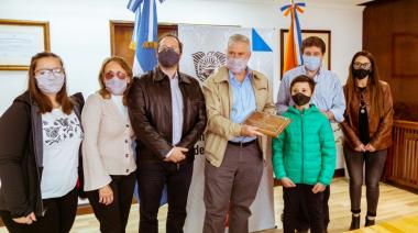 Gustavo Melella distinguió al Científico antártico Eduardo Olivero