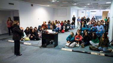 Casa de Tierra del Fuego proyectó documental de la Guerra de Malvinas a estudiantes porteños