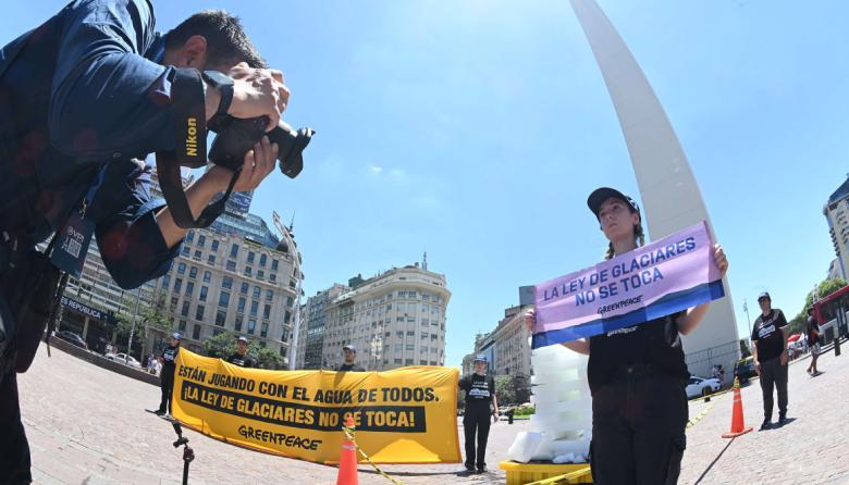 Protesta contra la Ley de Glaciares en el Congreso: detuvieron a ambientalistas de Greenpeace y a un camarógrafo