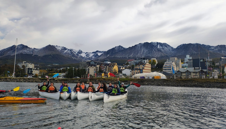EXITOSA JORNADA DE KAYAK POR EL MES DE LA MUJER EN USHUAIA
