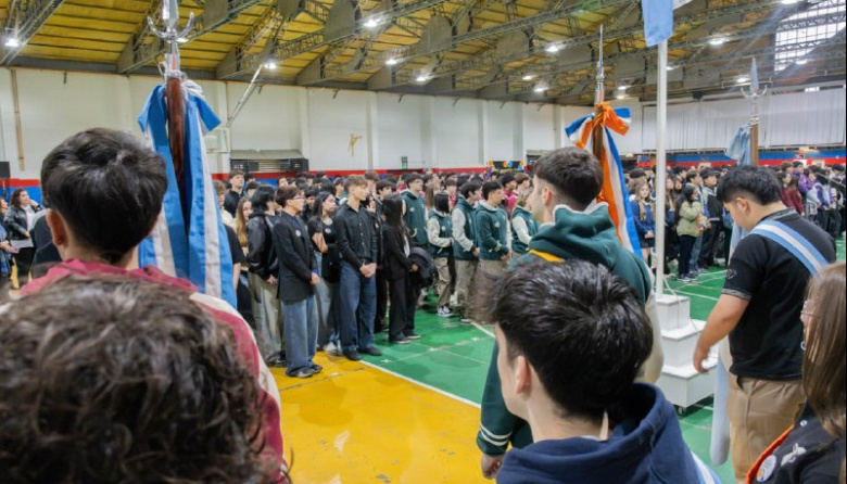 ESTUDIANTES DE LOS ÚLTIMOS AÑOS DE SECUNDARIA DE RÍO GRANDE PROMETIERON LEALTAD A LA CONSTITUCIÓN PROVINCIAL