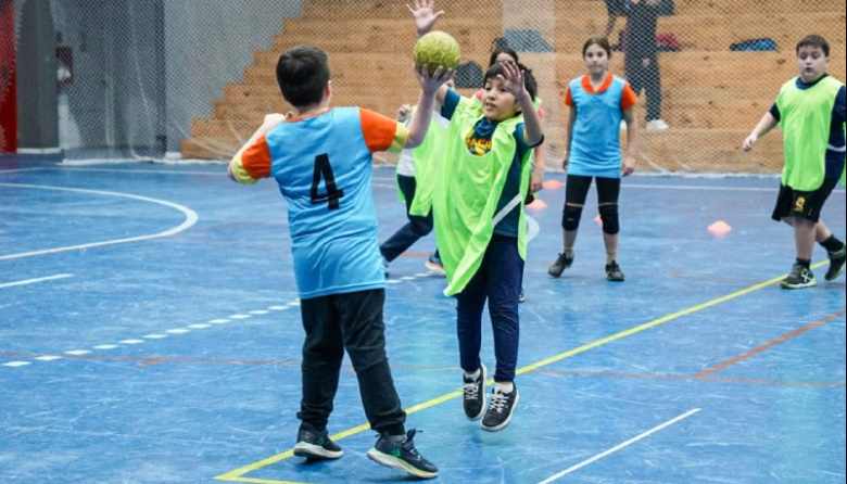EL MINI HANDBALL VIVIÓ UNA GRAN JORNADA DE INTEGRACIÓN EN EL POLIDEPORTIVO MARÍA AUXILIADORA