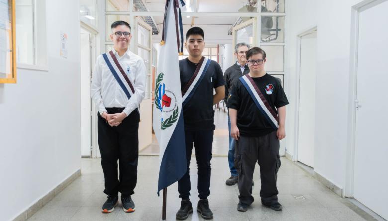 EL COLEGIO PROVINCIAL “ALICIA MOREAU DE JUSTO” PRESENTÓ SU BANDERA INSTITUCIONAL