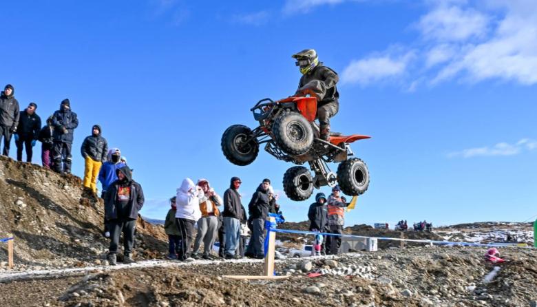 El Snow Race Tolhuin cerró una jornada de deporte motor en el circuito Los Picapiedras
