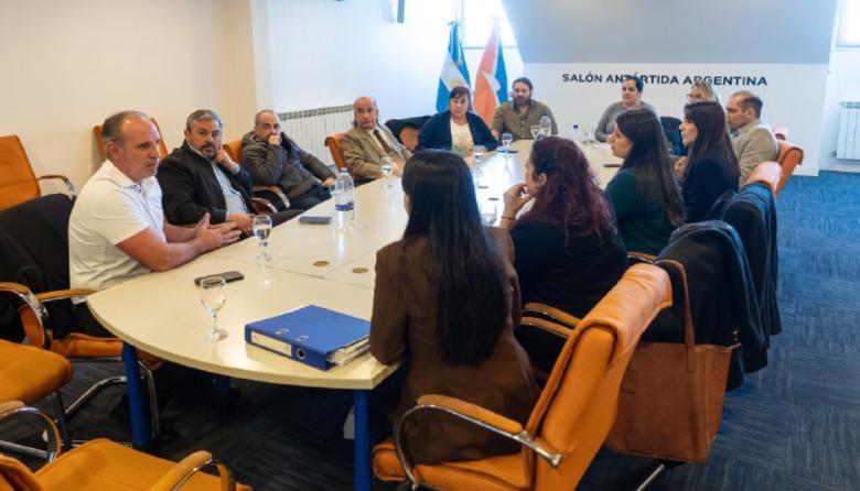 OSEF Y AUTORIDADES DE TOLHUIN AVANZAN EN UN ACUERDO PARA REGULARIZAR LA DEUDA Y PROYECTAN NUEVA NUEVA SEDE