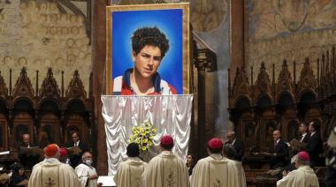 El Vaticano beatificó a Carlo Acutis, el adolescente que anticipó su muerte en un video