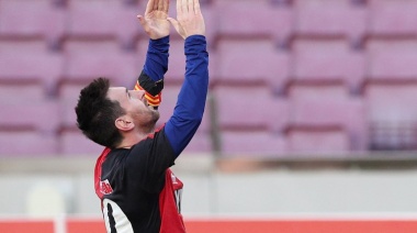 Golazo, dedicatoria y festejo con la 10 de Newell’s: el homenaje de Messi a Maradona