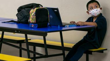 Miami mantiene abiertas todas sus escuelas aunque superó los 350 mil contagios de COVID-19 y la curva está en alza