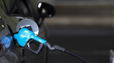 Aumentos de las naftas: ¿cómo quedaron los precios de la Argentina con respecto a otros países?