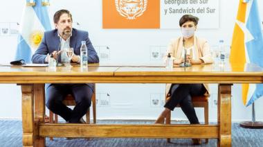 Trotta junto a Cubino brindaron una conferencia de prensa