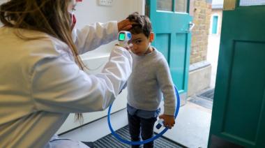 Hasta 100 niños hospitalizados por semana por una extraña enfermedad que emerge tras recuperarse del COVID-19