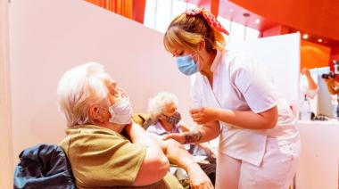 Comenzó en la provincia la vacunación de vecinos y vecinas mayores de 80 años