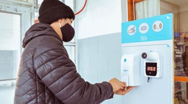 Educación refuerza la prevención y protocolos sanitarios en las escuelas de la provincia con totems sanitizantes