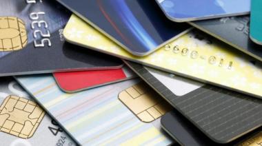 Desde hoy será más caro financiarse con la tarjeta de crédito, tanto en pesos como en dólares