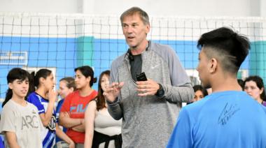 Marcos Milinkovic brindó una clínica de Voley en la ciudad