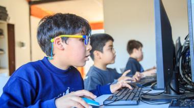 SE LLEVAN A CABO ACTIVIDADES VINCULADAS A LA TECNOLOGÍA Y LA CREATIVIDAD EN LOS POLOS DE LA PROVINCIA