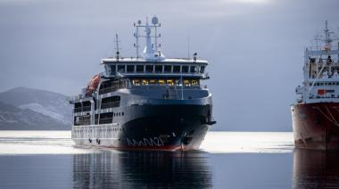 USHUAIA RECIBIÓ AL PRIMER CRUCERO ANTÁRTICO DE LA TEMPORADA 2025-2026