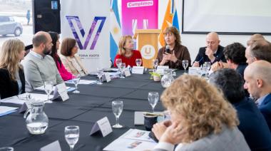 AUTORIDADES DEL GOBIERNO PROVINCIAL PARTICIPARON DEL ENCUENTRO SOBRE DERECHOS DE LA INFANCIA Y ADOLESCENCIA