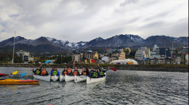 EXITOSA JORNADA DE KAYAK POR EL MES DE LA MUJER EN USHUAIA