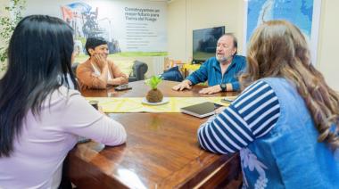 EL GOBIERNO DE LA PROVINCIA Y LA FUNDACIÓN PATAGONIA NATURAL IMPULSAN EL USO DE ENERGÍAS RENOVABLES EN ESPACIOS PÚBLICOS