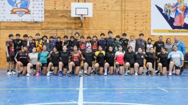 TIERRA DEL FUEGO AVANZA EN SU PREPARACIÓN PARA LOS JUEGOS EPADE CON ENTRENAMIENTOS EN HANDBALL Y FÚTBOL