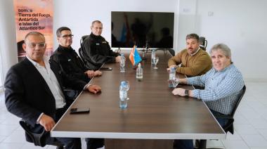 GOBIERNO ACORDÓ INCREMENTO SALARIAL CON LA POLICÍA DE LA PROVINCIA Y EL SERVICIO PENITENCIARIO