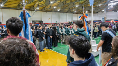 ESTUDIANTES DE LOS ÚLTIMOS AÑOS DE SECUNDARIA DE RÍO GRANDE PROMETIERON LEALTAD A LA CONSTITUCIÓN PROVINCIAL
