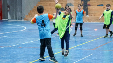 EL MINI HANDBALL VIVIÓ UNA GRAN JORNADA DE INTEGRACIÓN EN EL POLIDEPORTIVO MARÍA AUXILIADORA