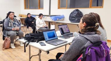 GOBIERNO DICTÓ CAPACITACIÓN EN HOUSEKEEPING JUNTO AL CERRO CASTOR