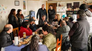 MELELLA SE REUNIÓ CON PRODUCTORES DE LA MARGEN SUR PARA AVANZAR EN LA REGULARIZACIÓN DE TIERRAS Y FOTALECER SU DESARROLLO PRODUCTIVO