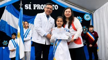 UNA ESTUDIANTE DE BASE ESPERANZA REALIZÓ SU PROMESA DE LEALTAD A LA BANDERA