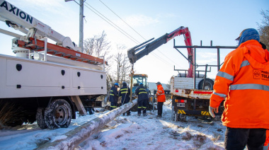 LA DPE COMPLETÓ EL RECAMBIO DE POSTES Y LA RENOVACIÓN DE UN TRAMO DE LA RED ELÉCTRICA EN TOLHUIN