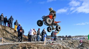 El Snow Race Tolhuin cerró una jornada de deporte motor en el circuito Los Picapiedras