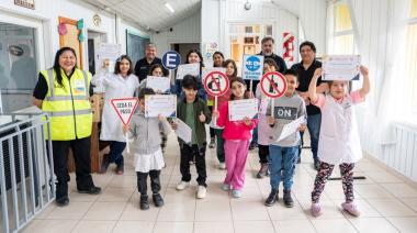 TIERRA DEL FUEGO CELEBRÓ EL DÍA DEL CAMINO Y LA EDUCACIÓN VIAL CON UNA JORNADA DE TRABAJO EN LA RUTA Nº3 Y UNA CHARLA DE CONCIENTIZACIÓN EN LA ESCUELA RURAL Nº6