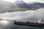 LA PROVINCIA FISCALIZA LA OPERACIÓN DE CARGA DE CRUDO A TRAVES DE LA TERMINAL MARITIMA RIO CULLEN Y CERTIFICA EL ORIGEN DE LA MERCADERIA