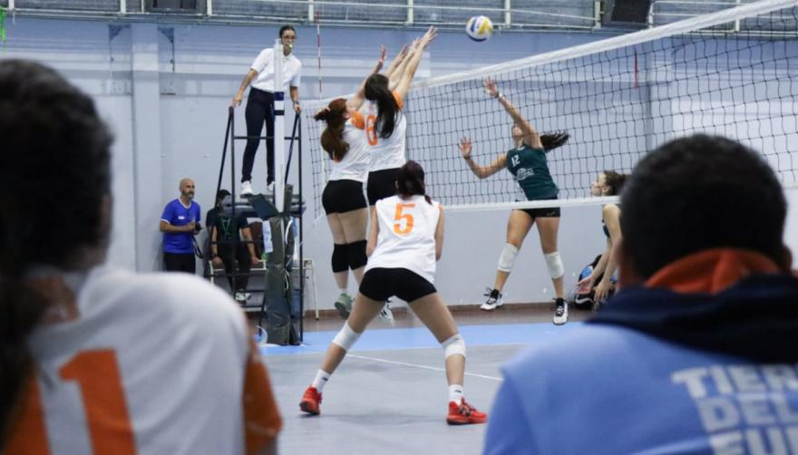 LA SECRETARÍA DE DEPORTES AUSPICIA EL CUADRANGULAR DE VÓLEY